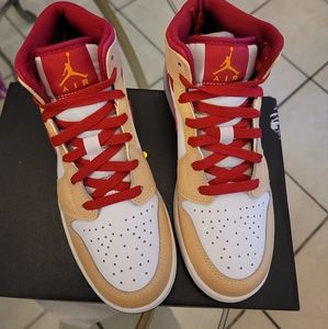 Jordan 1 mid